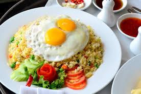 Di indonesia sendiri variasi umum nasi goreng ada nasi goreng biasa, nasi goreng jawa. Nasi Goreng Tetap Sehat Asalkan Diracik Dengan Cara Ini