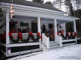 Outdoor christmas porch railing decorations. Outdoor Christmas Decorating Ideas For An Amazing Porch