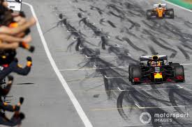 Streamwijzer houdt je van alle tips en info over streamen en gratis gp van de f1 kijken op de hoogte. Verstappen Wil De Fans Vermaken Ook Als Ze Tv Kijken