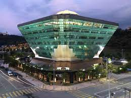 Singkatan st) ditubuhkan di bawah akta suruhanjaya tenaga 2001 sebagai pengawal baharu untuk industri tenaga di semenanjung malaysia dan sabah. Suruhanjaya Tenaga Tunggu Lampu Hijau Kerajaan Untuk Sistem Surcaj