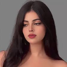 Manuela Gil's Instagram, Twitter & Facebook