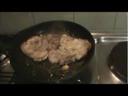 Before there was braciole, there was involtini which in italian means 'little bundles. Braciole Di Maiale In Padella Al Vino Bianco Guide Di Cucina