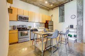 Apartments and houses are available in various places around downtown san antonio in everything from high rise apartment buildings to smaller apartments and renovated commercial. Downtown San Antonio Tx Apartments For Rent 1221 Broadway Lofts