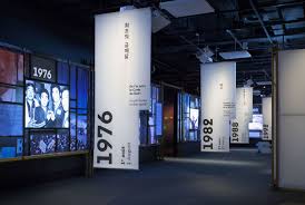 Agence De Graphisme Communication Et De Signaletique Dirigee Par Trois Creatifs Domitil Museum Exhibition Design Exhibition Display Design Exhibition Design