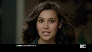 Faking It Episode 308 Recap: Just Pick "Bisexual" So We Can Have Christmas! 