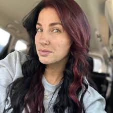 Elizabeth Medlin's Instagram, Twitter & Facebook