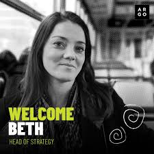 Año nuevo, concierto nuevo! Estamos dando la bienvenida a la diseñadora  junior, Dina Coletti y la supervisora de la marca, Maddie Stoops a bordo  del buen barco. 🖤