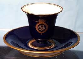 فنجان قهوة نقش عليه اسم الملك فاروق بماء الذهب egypt royal family king