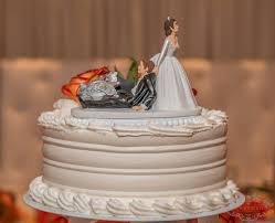 How To Preserve The Top Tier Of Your Wedding Cake Remove All Elements Of Decor Such As Your Topper Or Sugar Fl Anniversary Cake Cake Cake Toppers