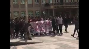 Protesto için resmi izin yok. Gaziantep Valisi Toplanan Suriyeliler Hilafet Istemedi