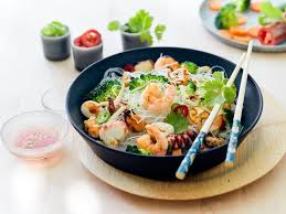 Salade De Fruits De Mer Aux Legumes Et Nouilles Chinoises Recette Salade De Fruits De Mer Nouilles Chinoises Recettes De Cuisine