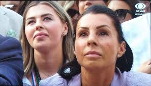 With family support, you overcome any challenge, overcome any obstacle,  endure any pain, never abandon you and make hope an oxygen for life.  Family, a safe haven. 🦁💖🇳🇱