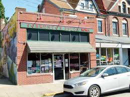 Longtime Family-Owned Pizza Parlors: Oakland's Hidden Gems