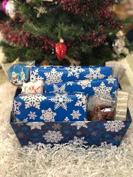 Whether you are intending to decorate for a new year party or halloween, these christmas tree baskets are vivacious enough to blend in more thrills to the party. Christmas Gift Basket Large Laura S Fudge Shop
