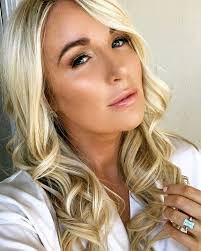 A beautiful bridal selfie from last weekend of this beautiful, flawless,  radiant queen 👰🏼 every now and then I meet people who I was clearly meant  to meet. And @michellebelllaw is one