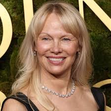 Christine Paddock's Instagram, Twitter & Facebook