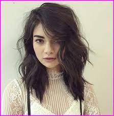 Round Faces With Bangs Round Faces With Short Hair Round Faces With Glasses Round Faces With Long Hair Round Faces Wi Capelli Tagli Di Capelli Capelli Medi