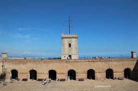 Monjuic ist einer der wenigen hügel in barcelona. Schloss Montjuic Castell Barcelona Besuch Eintrittspreis Irbarcelona