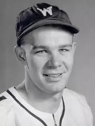 Recognize THIS GUY⁉️ Before he became a World Series Brewers manager and  .303 career MLB batter, Milwaukee's HARVEY KUENN played college baseball  for the Badgers — back when the University of Wisconsin