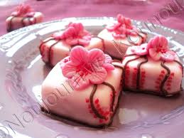 Mkhabez Fleurie Avec Emportes Piece Carre Et Piston Blossom Gourmandises Orientales Biscuits Sweet Sweets