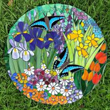 Julie Aldridge On Instagram Finished This One Is Sold And Will Be Flying Off To Brisbane Next Week Glass And My Mosaic Art Glass Mosaic Art Mosaic Flowers