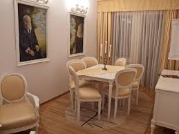 De asemenea, complexul hotelier are propria staţie de captare şi tratare a apei, staţie proprie de epurare a apelor uzate, un depozit de carburant şi terenuri de sport, scriu cei de la adevărul. Hotel Castel Dracula In Piatra Fantanele Rumanien 400 Bewertungen Preise Planet Of Hotels