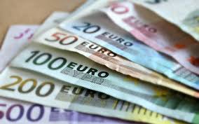 Calculator pentru a converti banii în euro (eur) la şi din leul moldovenesc (mdl) folosind rate de schimb actualizate la zi. Euro Ajunge La Un Nou Maxim Istoric Cursul Stabilit De Bnr 4 7759 Lei Euro