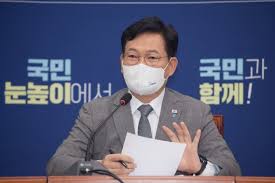 Kt(대표이사 남중수/www.kt.co.kr)는 광복 62주년을 맞아 홍범도 장군의 외증손자인 한 에네스트(남, 41세)씨와, 우즈베키스탄 강제 이주민 56akepfjw Aiim