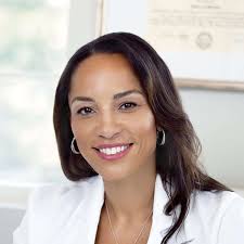 Kim Nichols's Instagram, Twitter & Facebook