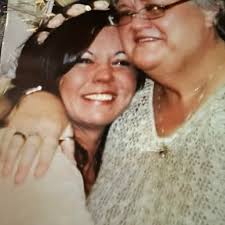 What is the name of the pastry filled with meat served at a restaurant in  St. Louis?