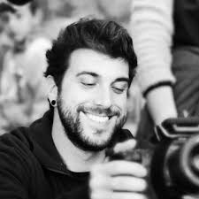 In questo momento difficile investiamo sulla nostra creatività”.