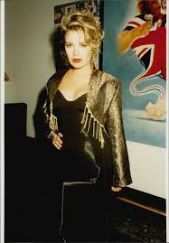 Https Www Facebook Com Fansdekimwilde Photos A 312388708867245 62863 308976069208509 1465619763544128 Type 3 Theater Kim Female Singers 90s Girl
