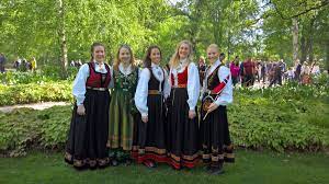 Hun og datteren mille er på vei nedover gågata for å møte familien. Charlotte A C On Twitter Happy Birthday Norway Hipp Hipp Hurra 17mai Norway Oslo Bunad Constitutionday