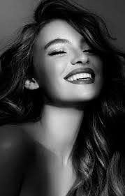 Daniela Feitosa's Instagram, Twitter & Facebook