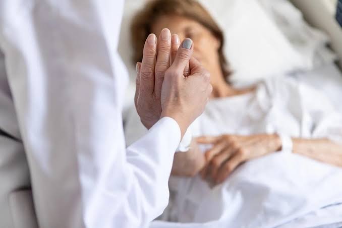 Y tá tiết lộ biểu hiện lạ của những bệnh nhân sắp qua đời