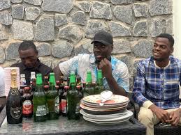 Nigerian musician davido dey among di top celebs wey land oba, anambra state for obi cubana mama burial. Sf0vb8pdb 1gam