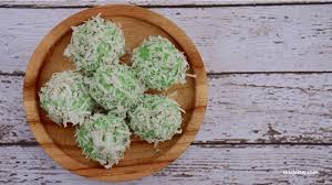 348,445 likes · 431 talking about this. Resep Tradisional Membuat Klepon Hijau Tabur Kelapa