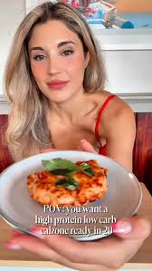 High-Protein, Low-Carb Calzone Night 🫶✨ Save this recipe for an easy  weeknight dinner! , 🍕 High-Protein Turkey (or Chicken) Calzone,  Ingredients, • 1 lb ground turkey (or ground chicken), • 1 tsp ...