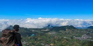 Contoh mata pencaharian pada penduduk atau masyarakat misalnya adalah bertani berkebun peternak dan pekerjan pabrik atau buruh. Bentuk Bentuk Muka Bumi Halaman All Kompas Com