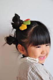 お団子ヘア 子供編 rakurakuおうちごはん 働く3姉妹mama おそろいのリボンをつけて お団子ヘア お団子ヘア 簡単 子供 お団子ヘア 作り方