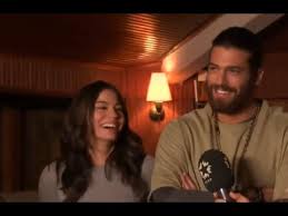 Can yaman ile demet özdemir'in sevgili olduklarını ramazan bayramında 'aşkı amca ele verdi' özel haberimizle ortaya çıkarmıştık. Can Yaman I Demet Ozdemir Wywiad Z Roku 2019 Napisy Pl Youtube