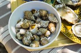 Le Bulot Et Le Bigorneau Famille Des Coquillages Affichant 100 A 120 Calories Pour 100g Ses Petits Coquillages Continuent Food French Food Stuffed Mushrooms