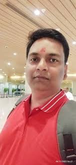 Does a Jyotish check the Vastu of his own chamber? Is he comfortable to  regularly sit