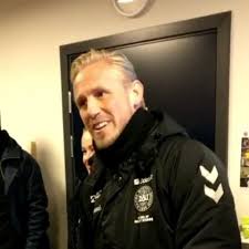 When christian eriksen was discharged from hospital, one of the first things he did was visit his teammates. Kasper Schmeichel Var Her Til Aften Pa Herrelandsholdet Facebook