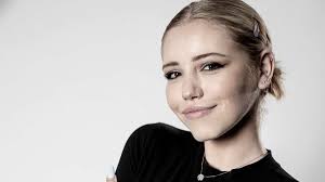 Die kandidatinnen von germany's next topmodel müssen ja so einige dinge beherrschen. Dortmund Julia 17 Will Bei Gntm 2020 Durchstarten Germany S Next Topmodel Promi Tv