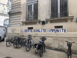 Brokerage services & investment info. Nantes Soupconnees De Violences Six Colleuses D Affiches En Garde A Vue Pontivy Maville Com