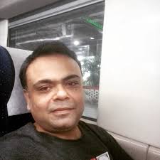 In an awe-inspiring story, a couple quit their 9-to-5 jobs to start a  #samosa business, which earns them a whooping ₹12 lakh a day. Shikhar Veer  Singh and Nidhi Singh opened "#SamosaSingh"