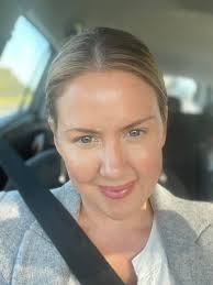 Does the Ilia Skin Tint have a play dough scent?