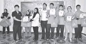 Smk bandar kuching 1 er placeret på jalan chong kiun kong, kampung kenyalang park, 93300 kuching, sarawak, malaysia, nær dette sted er: Smk Bandar Kuching No 1 Mewakili Sarawak Pressreader