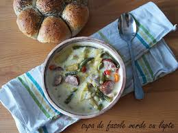 Vara fac des această ciorbă de fasole păstăi cu smântână deoarece se gătește rapid și ușor. SupÄƒ De Fasole Verde Cu Lapte Laura Teodora